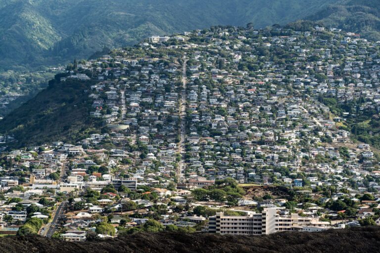 How Traffic Patterns Shape Oahu Neighborhoods and Home Value
