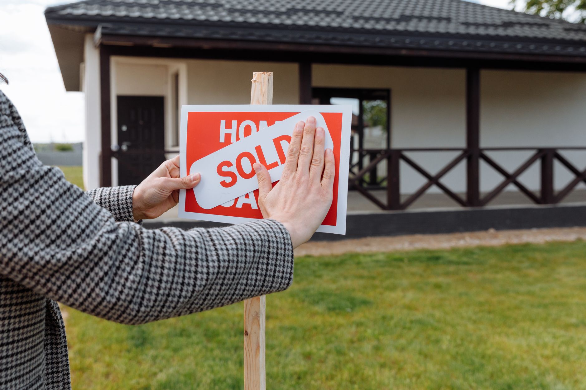 Days on Market Pricing: Why the First 14 Days Make or Break Your Sale